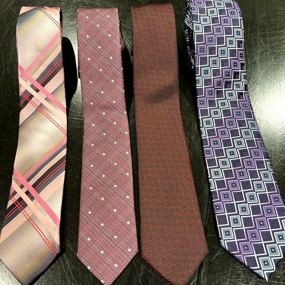 Set of 4 men’s ties in pink purple and red.